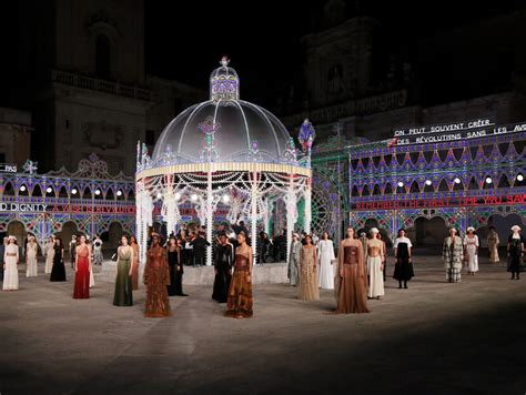 dior lecce 9 maggio|Dior a Lecce, sopralluogo per la sfilata delle stelle: Maria Grazia .